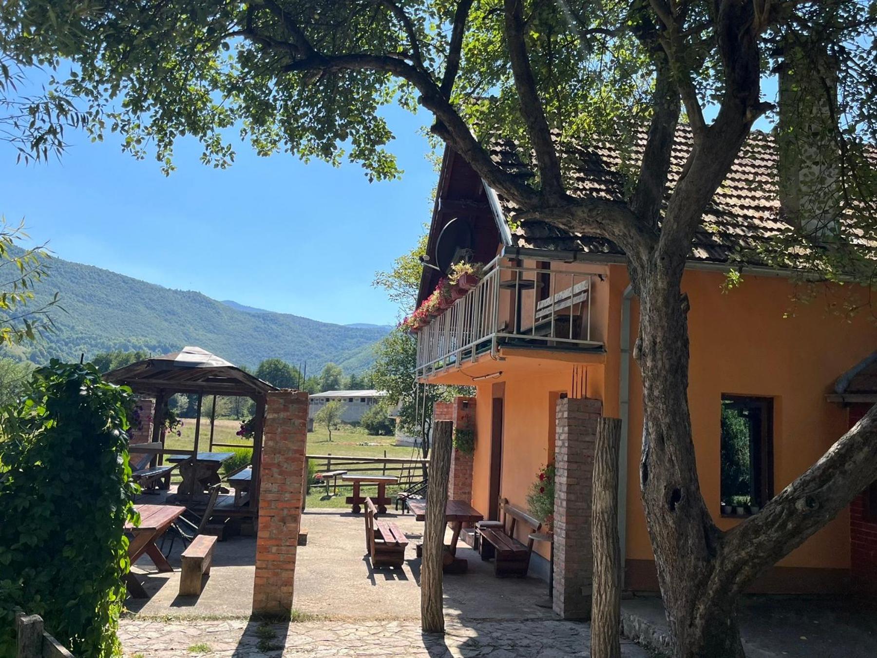 Bed And Breakfast Family Djukic Sipovo Buitenkant foto